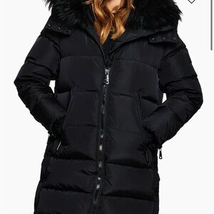 Chic Black Puffer Coat with Faux Fur Hood